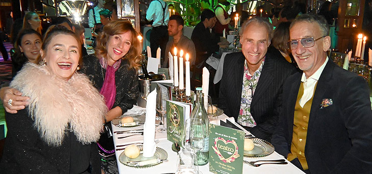 Teatro Premiere am 06.11.2025: Gutgelaunte Schauspieler-Runde: Elisabeth Romano, Carin C. Tietze, Florian Richter, Heio von Stetten (v.l.) (©Foto: Ingrid Grossmann, grossmann-foto@web.de) 